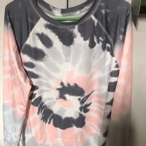 🌟✨SALE!✨🌟 Adorable Tie-Dyed Top! - Picture 3 of 6